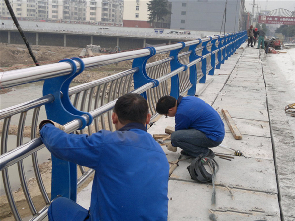 嘉定不锈钢河道护栏的特性及其在城市景观中的应用