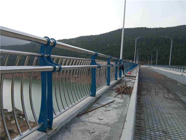 嘉定不锈钢桥梁护栏防腐措施的重要性及实施策略